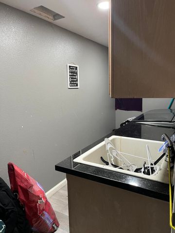 1015 N Velie Court, Visalia, CA 93292