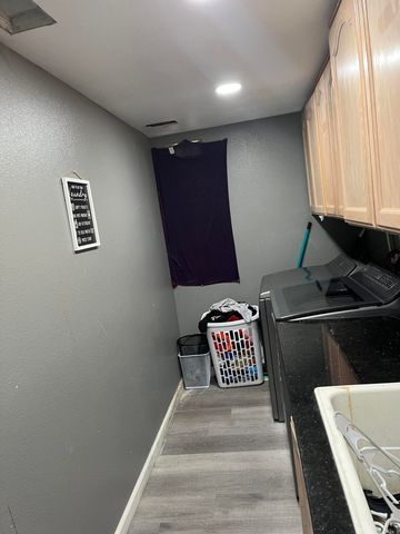 1015 N Velie Court, Visalia, CA 93292