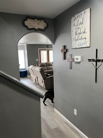 1015 N Velie Court, Visalia, CA 93292