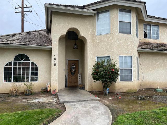 1015 N Velie Court, Visalia, CA 93292