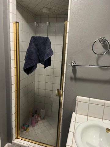 1015 N Velie Court, Visalia, CA 93292