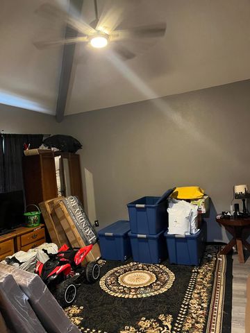 1015 N Velie Court, Visalia, CA 93292