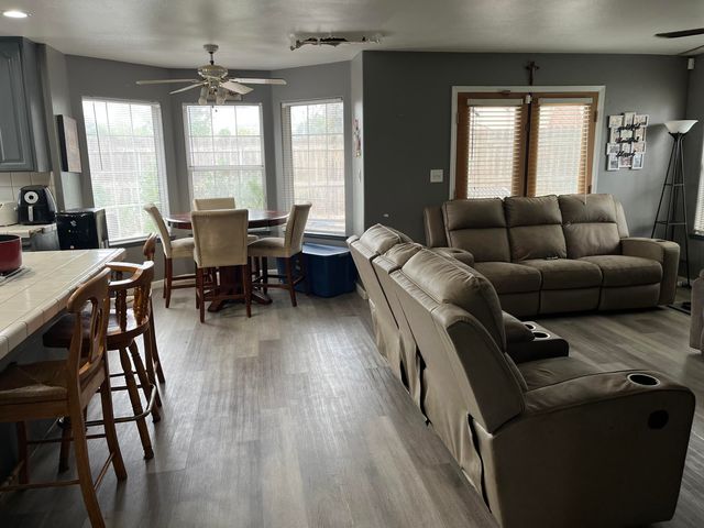 1015 N Velie Court, Visalia, CA 93292