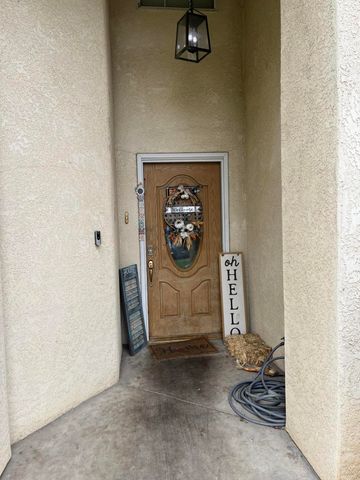 1015 N Velie Court, Visalia, CA 93292