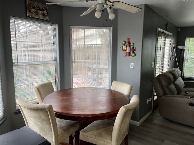 1015 N Velie Court, Visalia, CA 93292