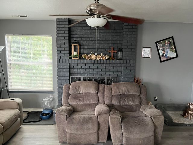 1015 N Velie Court, Visalia, CA 93292