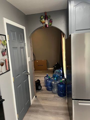 1015 N Velie Court, Visalia, CA 93292