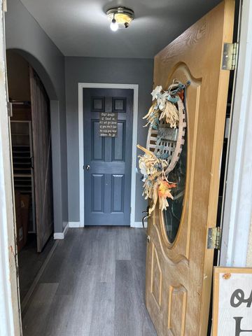 1015 N Velie Court, Visalia, CA 93292