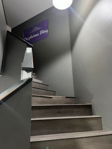 1015 N Velie Court, Visalia, CA 93292