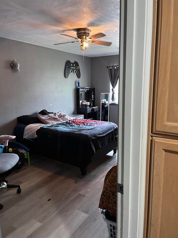 1015 N Velie Court, Visalia, CA 93292