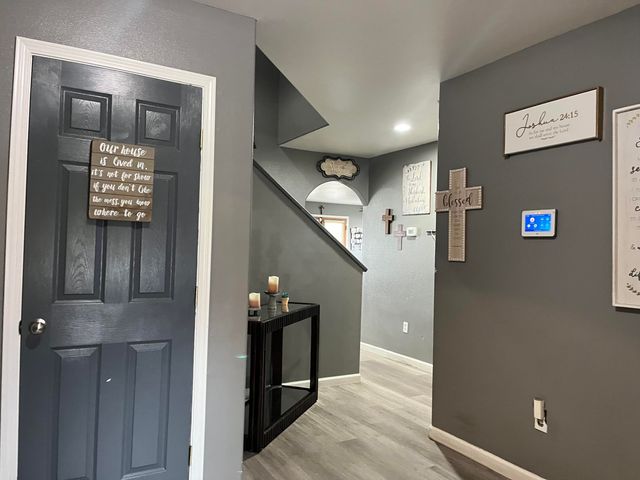 1015 N Velie Court, Visalia, CA 93292