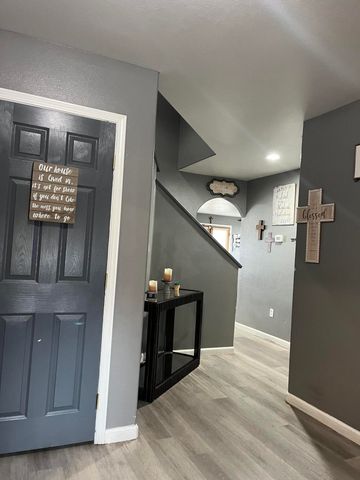 1015 N Velie Court, Visalia, CA 93292