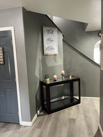 1015 N Velie Court, Visalia, CA 93292