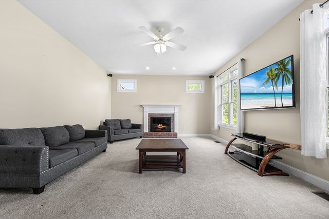 45 Piccadilly Way, Westborough, MA 01581