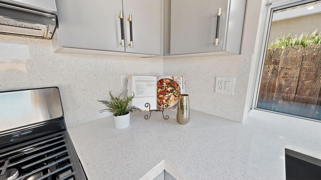 1684 E G St, Oakdale, CA 95361