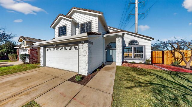 1684 E G St, Oakdale, CA 95361