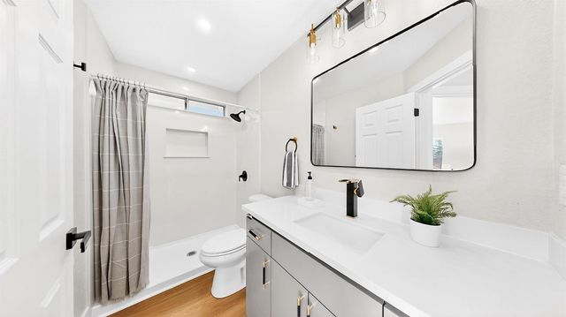 1684 E G St, Oakdale, CA 95361