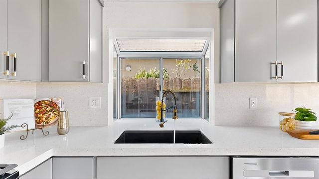 1684 E G St, Oakdale, CA 95361