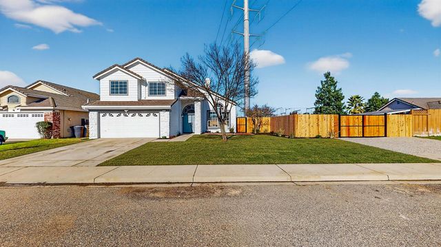 1684 E G St, Oakdale, CA 95361