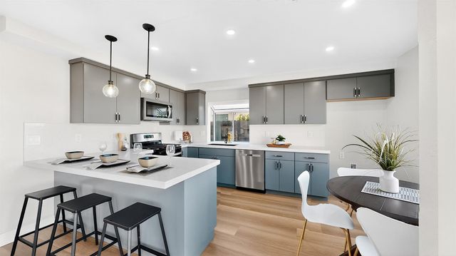 1684 E G St, Oakdale, CA 95361