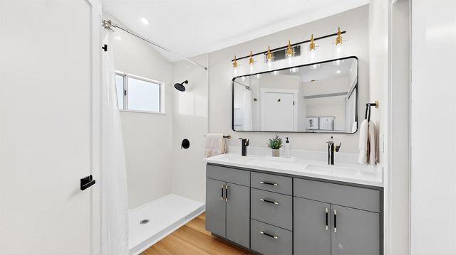 1684 E G St, Oakdale, CA 95361