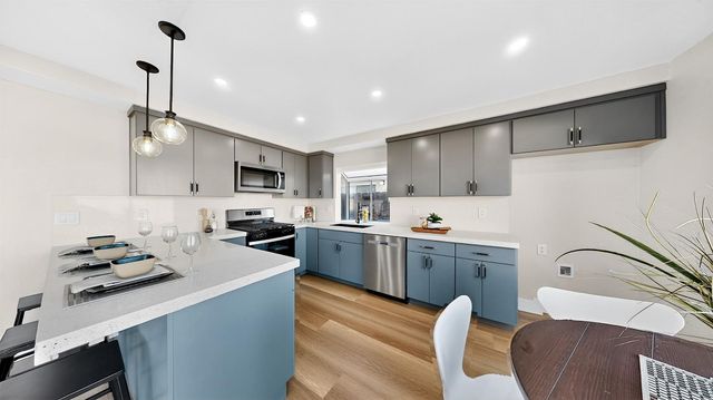 1684 E G St, Oakdale, CA 95361