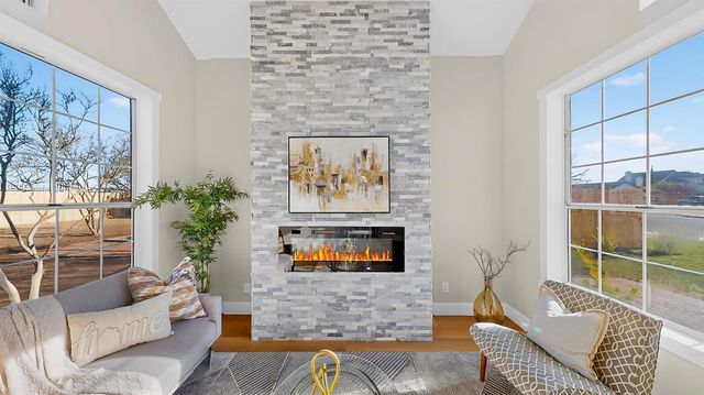 1684 E G St, Oakdale, CA 95361