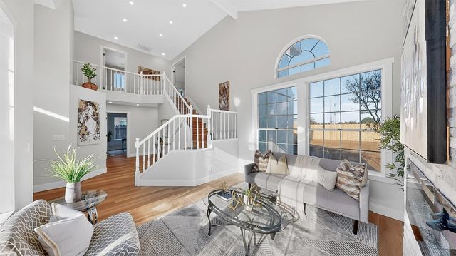 1684 E G St, Oakdale, CA 95361