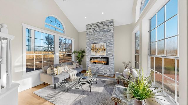 1684 E G St, Oakdale, CA 95361