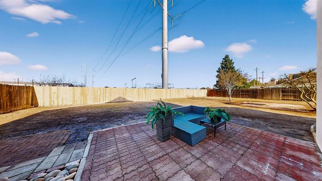 1684 E G St, Oakdale, CA 95361