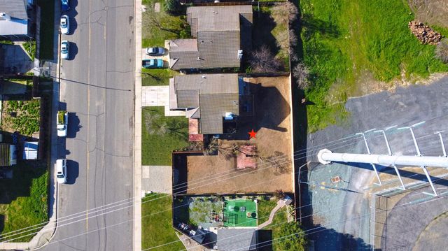 1684 E G St, Oakdale, CA 95361