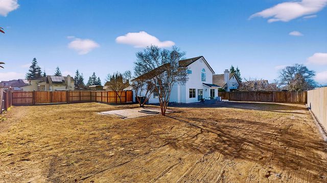 1684 E G St, Oakdale, CA 95361