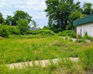 2620 Davison Road, Flint, MI 48506