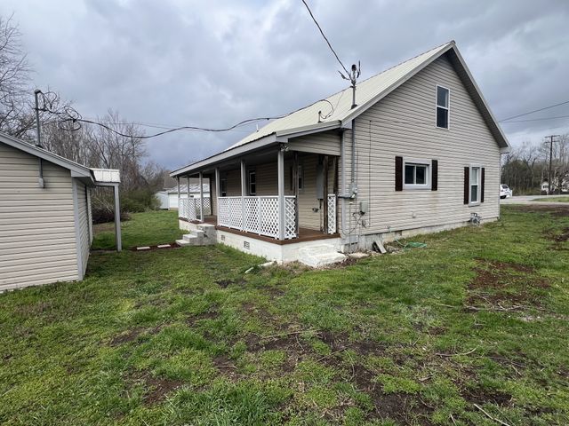 666 Brattontown Cir, Lafayette, TN 37083