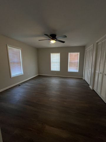 666 Brattontown Cir, Lafayette, TN 37083