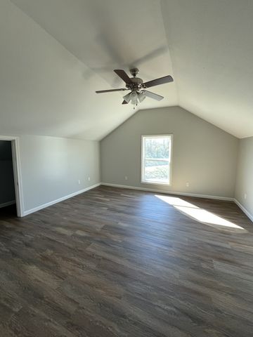 666 Brattontown Cir, Lafayette, TN 37083