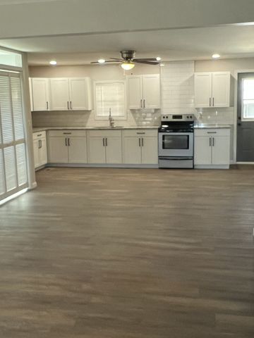 666 Brattontown Cir, Lafayette, TN 37083