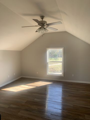 666 Brattontown Cir, Lafayette, TN 37083