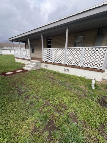 666 Brattontown Cir, Lafayette, TN 37083