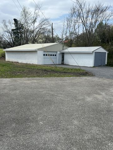 666 Brattontown Cir, Lafayette, TN 37083