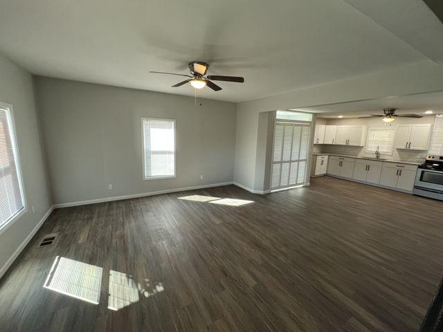 666 Brattontown Cir, Lafayette, TN 37083