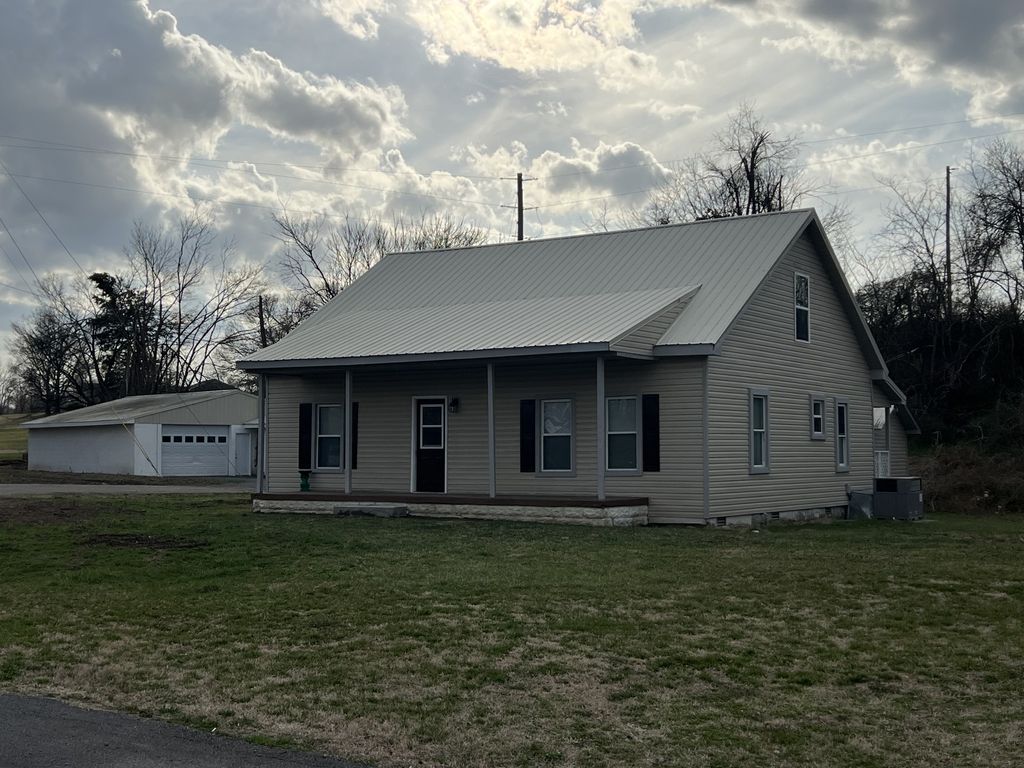 666 Brattontown Cir, Lafayette, TN 37083