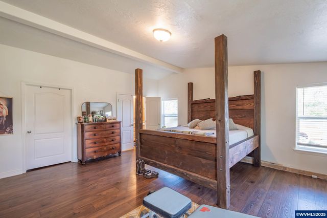 37986 River Dr, Lebanon, OR 97355