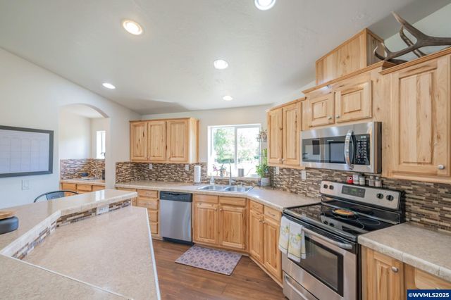 37986 River Dr, Lebanon, OR 97355