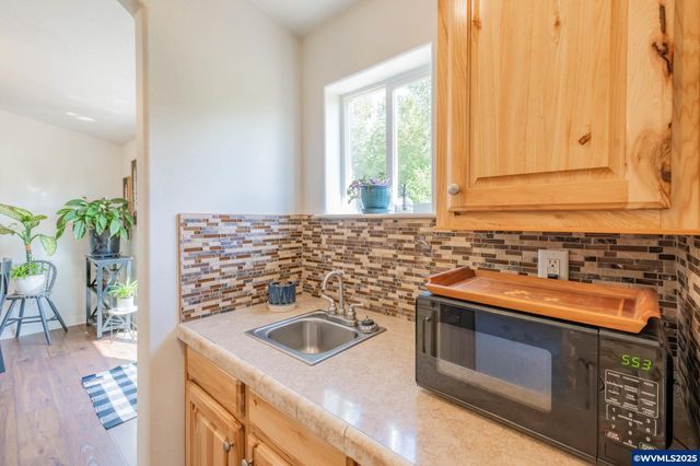 37986 River Dr, Lebanon, OR 97355