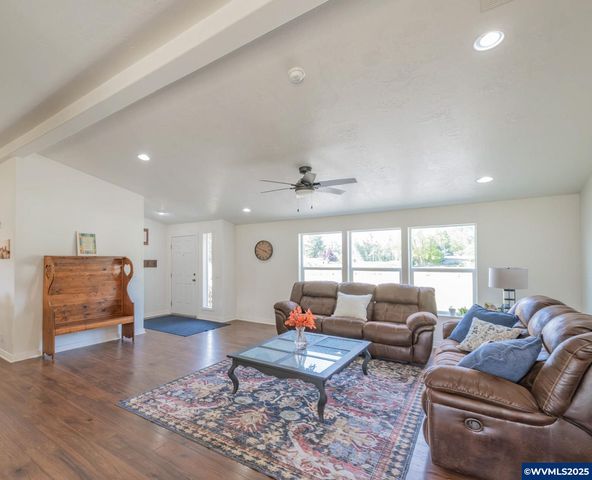 37986 River Dr, Lebanon, OR 97355