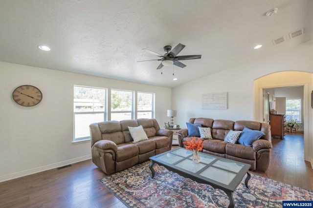 37986 River Dr, Lebanon, OR 97355