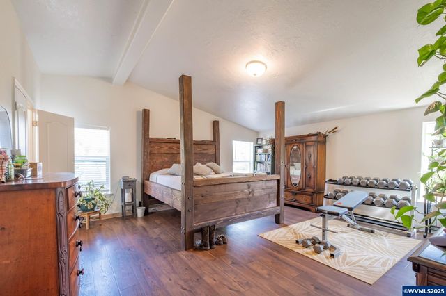 37986 River Dr, Lebanon, OR 97355