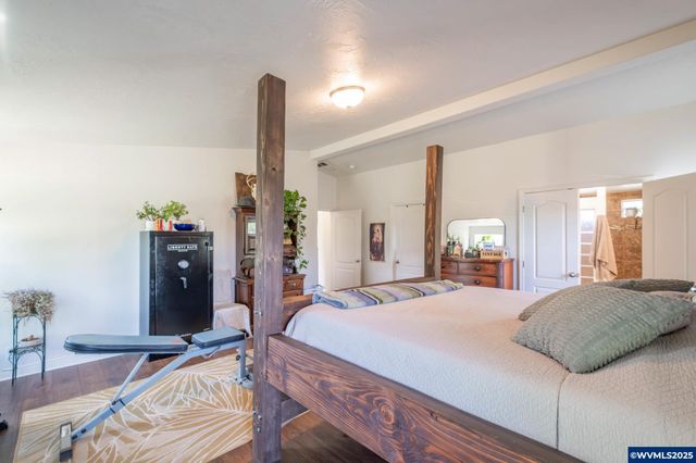 37986 River Dr, Lebanon, OR 97355