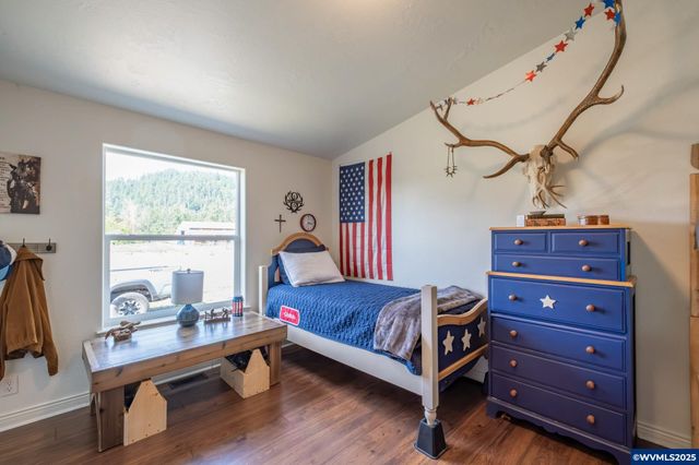 37986 River Dr, Lebanon, OR 97355